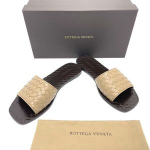 【Bottega Veneta】leather sandals